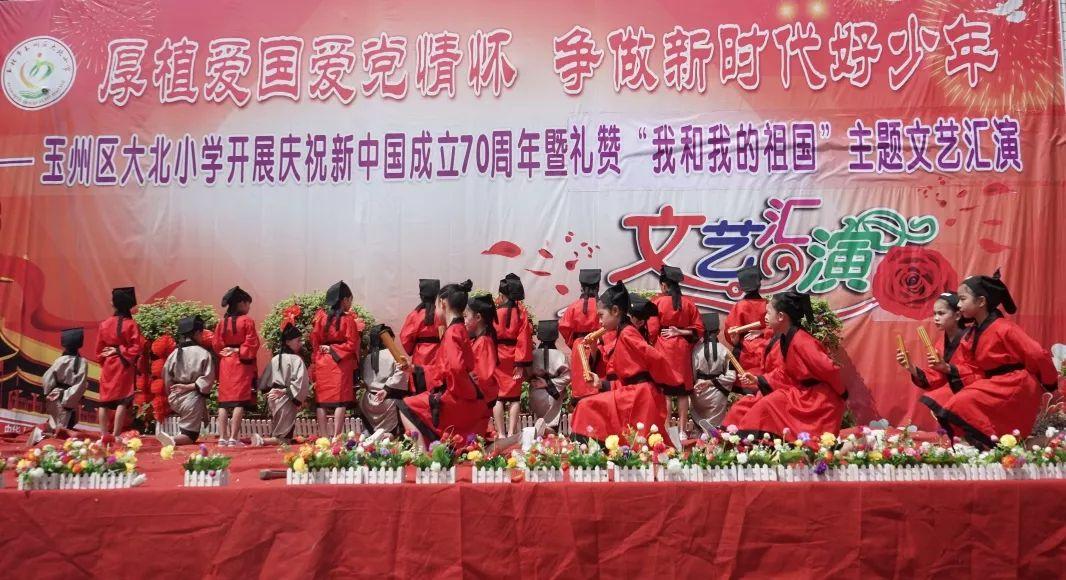 辛巴怒斥快手: 快封某人号,不然将去别的平台开播
